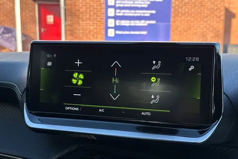 22 of 47 for PEUGEOT 208 1.2 PureTech GT EAT Euro 6 (s/s) 5dr