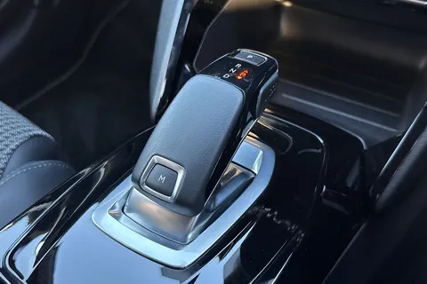 23 of 47 for PEUGEOT 208 1.2 PureTech GT EAT Euro 6 (s/s) 5dr