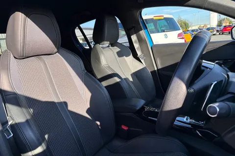 24 of 47 for PEUGEOT 208 1.2 PureTech GT EAT Euro 6 (s/s) 5dr