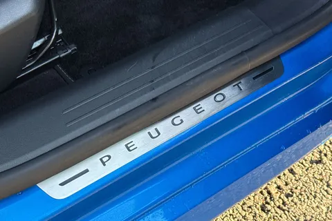 31 of 47 for PEUGEOT 208 1.2 PureTech GT EAT Euro 6 (s/s) 5dr