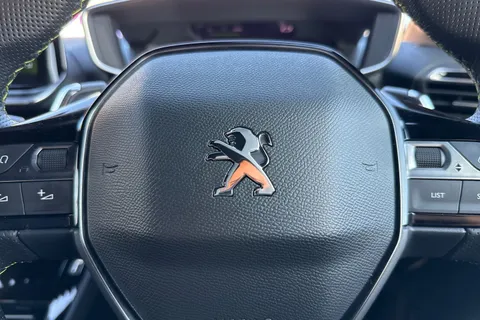 36 of 47 for PEUGEOT 208 1.2 PureTech GT EAT Euro 6 (s/s) 5dr