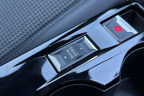 40 of 47 for PEUGEOT 208 1.2 PureTech GT EAT Euro 6 (s/s) 5dr