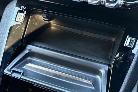 42 of 47 for PEUGEOT 208 1.2 PureTech GT EAT Euro 6 (s/s) 5dr