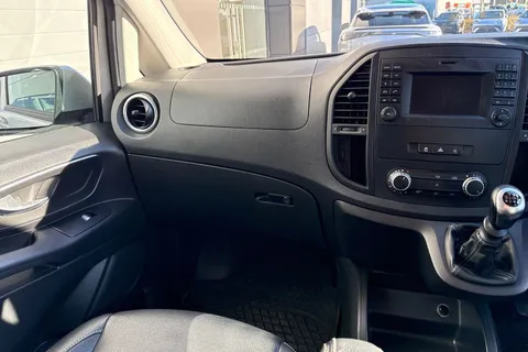 YC66JNX Mercedes-Benz Vito 2.1 116 CDI BlueTEC Sport Crew Van RWD L1 Euro 6 (s/s) 5dr Thumbnail #21