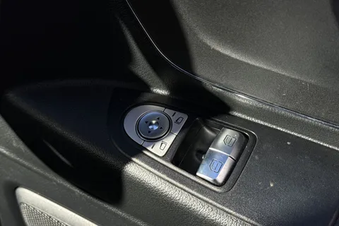 YC66JNX Mercedes-Benz Vito 2.1 116 CDI BlueTEC Sport Crew Van RWD L1 Euro 6 (s/s) 5dr Thumbnail #45
