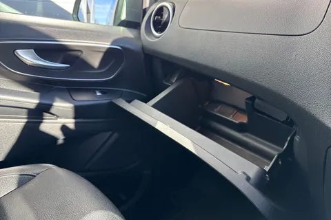 YC66JNX Mercedes-Benz Vito 2.1 116 CDI BlueTEC Sport Crew Van RWD L1 Euro 6 (s/s) 5dr Thumbnail #57