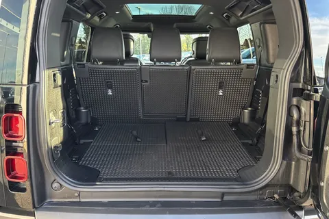 KM24ZKP Land Rover Defender 110 3.0 D300 110 X-Dynamic HSE 5dr Thumbnail #11