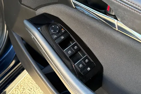 MX71WSY Mazda Mazda3 2.0 e-SKYACTIV-G MHEV SE-L Lux Euro 6 (s/s) 5dr Thumbnail #22