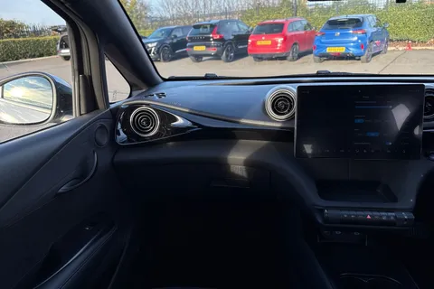 DA25EVH BYD Dolphin 44.9kWh Active Auto 5dr Thumbnail #15