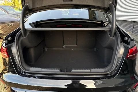 KM25HMA Audi A3 Black Edition 35 TFSI 150 PS S tronic Thumbnail #8