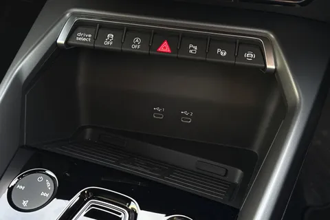 KM25HMA Audi A3 Black Edition 35 TFSI 150 PS S tronic Thumbnail #60