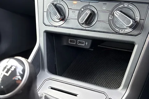 31 of 42 for Volkswagen Polo 1.0 EVO 80 SE 5dr | Bluetooth mobile phone interface | DAB