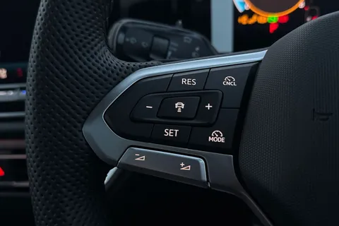 Volkswagen Tiguan 2.0 TSI R-Line DSG 4Motion Euro 6 (s/s) 5dr Thumbnail #38