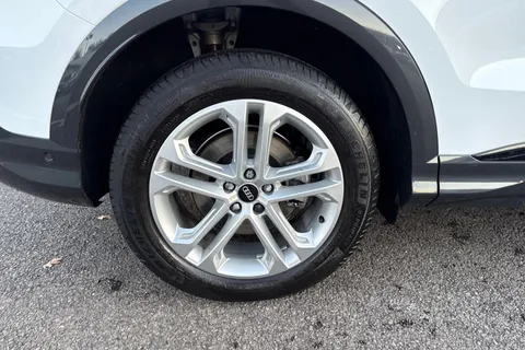 DH25AKG Audi Q5 SUV Sport TFSI quattro 204 PS S tronic Thumbnail #12