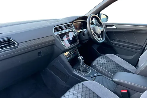 ML23XWV Volkswagen Tiguan 1.5 TSI 150 R-Line 5dr DSG | Heated Seats | ACC | Road Sign Recognition Thumbnail #16