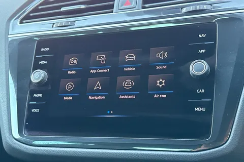 ML23XWV Volkswagen Tiguan 1.5 TSI 150 R-Line 5dr DSG | Heated Seats | ACC | Road Sign Recognition Thumbnail #29