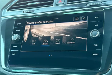 ML23XWV Volkswagen Tiguan 1.5 TSI 150 R-Line 5dr DSG | Heated Seats | ACC | Road Sign Recognition Thumbnail #33