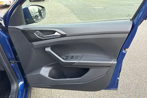 21 of 65 for Volkswagen T-Cross 1.0 TSI SE Euro 6 (s/s) 5dr