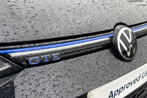 MV74WGZ Volkswagen Golf 1.4 TSI GTE 5dr DSG **PAN ROOF + 18' BAKERSFIELD ALLOYS** Thumbnail #27
