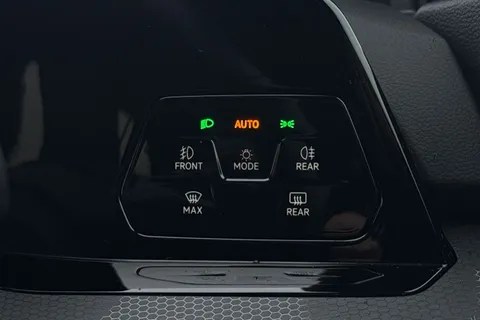 MV74WGZ Volkswagen Golf 1.4 TSI GTE 5dr DSG **PAN ROOF + 18' BAKERSFIELD ALLOYS** Thumbnail #35