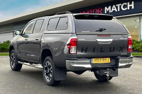 YD17RVJ Toyota Hilux 2.4 D-4D Invincible X Auto 4WD Euro 6 4dr (TSS, 3.5t) Thumbnail #3