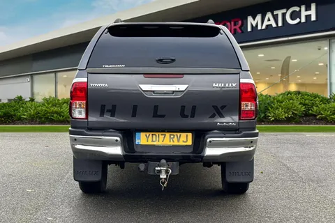 YD17RVJ Toyota Hilux 2.4 D-4D Invincible X Auto 4WD Euro 6 4dr (TSS, 3.5t) Thumbnail #5