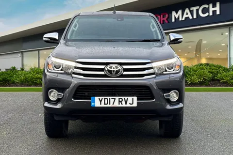 YD17RVJ Toyota Hilux 2.4 D-4D Invincible X Auto 4WD Euro 6 4dr (TSS, 3.5t) Thumbnail #6