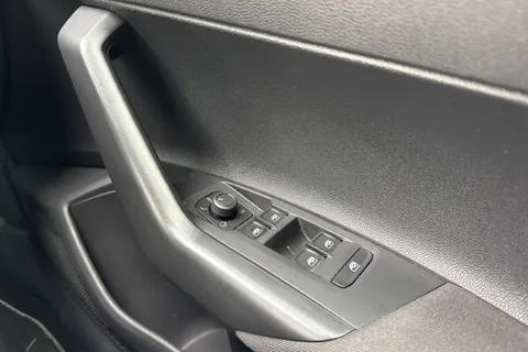 CY23FHR Volkswagen Polo 1.0 Life 80Ps 5dr ⭐Front and rear parking sensors⭐ Thumbnail #18