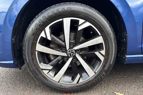 CY23FHR Volkswagen Polo 1.0 Life 80Ps 5dr ⭐Front and rear parking sensors⭐ Thumbnail #23