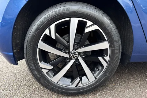 CY23FHR Volkswagen Polo 1.0 Life 80Ps 5dr ⭐Front and rear parking sensors⭐ Thumbnail #24