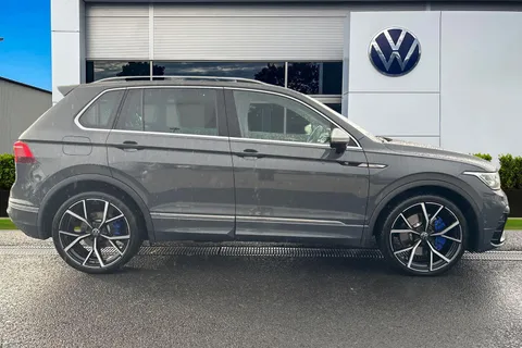KR23OBB Volkswagen Tiguan 2.0 TSI 320 4Motion R 5dr DSG **PAN ROOF + WINTER PACK + AREA VIEW** Thumbnail #4