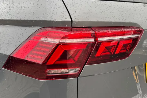 KR23OBB Volkswagen Tiguan 2.0 TSI 320 4Motion R 5dr DSG **PAN ROOF + WINTER PACK + AREA VIEW** Thumbnail #9