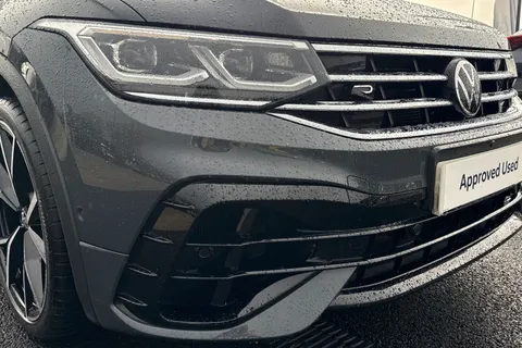 KR23OBB Volkswagen Tiguan 2.0 TSI 320 4Motion R 5dr DSG **PAN ROOF + WINTER PACK + AREA VIEW** Thumbnail #10