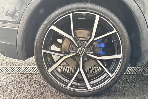 KR23OBB Volkswagen Tiguan 2.0 TSI 320 4Motion R 5dr DSG **PAN ROOF + WINTER PACK + AREA VIEW** Thumbnail #11