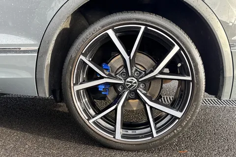 KR23OBB Volkswagen Tiguan 2.0 TSI 320 4Motion R 5dr DSG **PAN ROOF + WINTER PACK + AREA VIEW** Thumbnail #14