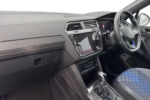 KR23OBB Volkswagen Tiguan 2.0 TSI 320 4Motion R 5dr DSG **PAN ROOF + WINTER PACK + AREA VIEW** Thumbnail #16
