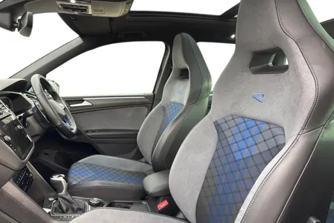 KR23OBB Volkswagen Tiguan 2.0 TSI 320 4Motion R 5dr DSG **PAN ROOF + WINTER PACK + AREA VIEW** Thumbnail #17
