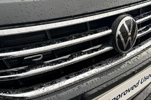 KR23OBB Volkswagen Tiguan 2.0 TSI 320 4Motion R 5dr DSG **PAN ROOF + WINTER PACK + AREA VIEW** Thumbnail #31