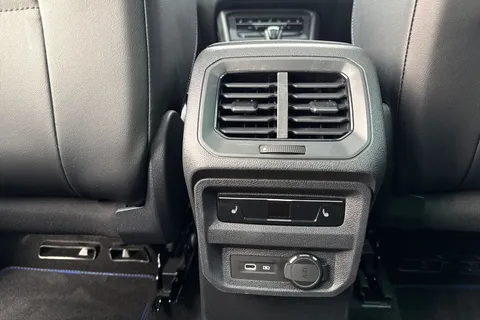 KR23OBB Volkswagen Tiguan 2.0 TSI 320 4Motion R 5dr DSG **PAN ROOF + WINTER PACK + AREA VIEW** Thumbnail #34