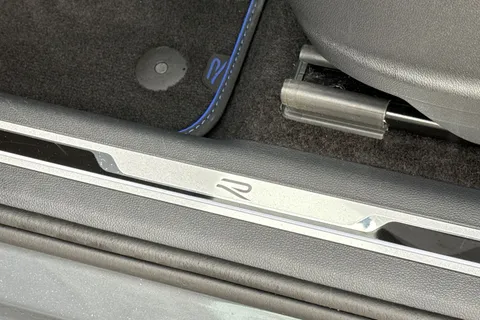 KR23OBB Volkswagen Tiguan 2.0 TSI 320 4Motion R 5dr DSG **PAN ROOF + WINTER PACK + AREA VIEW** Thumbnail #38