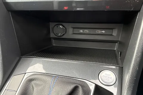 KR23OBB Volkswagen Tiguan 2.0 TSI 320 4Motion R 5dr DSG **PAN ROOF + WINTER PACK + AREA VIEW** Thumbnail #44