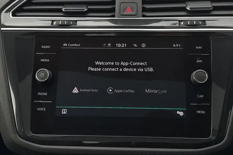 KR23OBB Volkswagen Tiguan 2.0 TSI 320 4Motion R 5dr DSG **PAN ROOF + WINTER PACK + AREA VIEW** Thumbnail #47