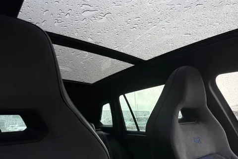 KR23OBB Volkswagen Tiguan 2.0 TSI 320 4Motion R 5dr DSG **PAN ROOF + WINTER PACK + AREA VIEW** Thumbnail #50