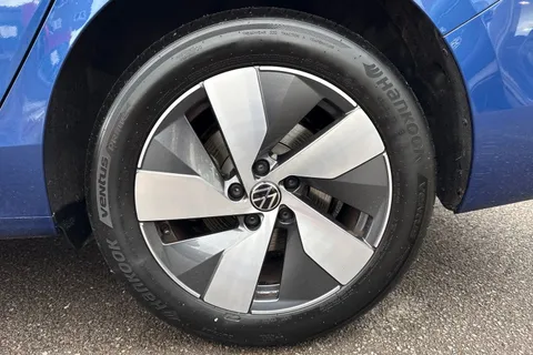 11 of 64 for Volkswagen Passat 1.5 TSI eHybrid 204PS Life 5dr DSG⭐ Drivers Assistance Pack⭐