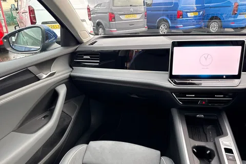 20 of 64 for Volkswagen Passat 1.5 TSI eHybrid 204PS Life 5dr DSG⭐ Drivers Assistance Pack⭐