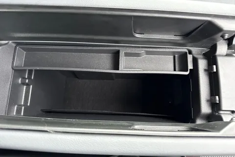 46 of 64 for Volkswagen Passat 1.5 TSI eHybrid 204PS Life 5dr DSG⭐ Drivers Assistance Pack⭐