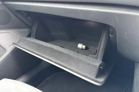 47 of 64 for Volkswagen Passat 1.5 TSI eHybrid 204PS Life 5dr DSG⭐ Drivers Assistance Pack⭐