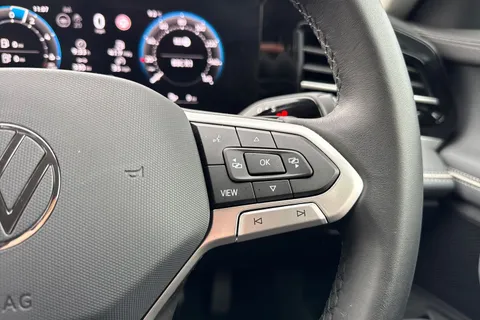 49 of 64 for Volkswagen Passat 1.5 TSI eHybrid 204PS Life 5dr DSG⭐ Drivers Assistance Pack⭐