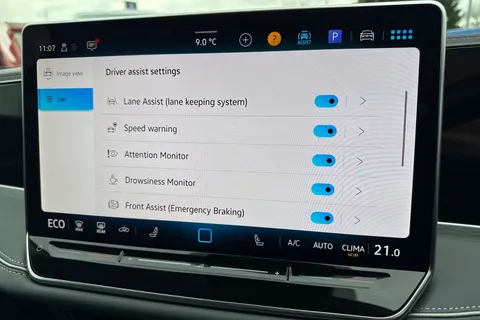 52 of 64 for Volkswagen Passat 1.5 TSI eHybrid 204PS Life 5dr DSG⭐ Drivers Assistance Pack⭐