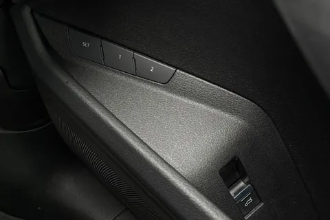 44 of 65 for Audi e-tron 50 Black Edition Sportback Auto quattro 5dr 71.2kWh (11kW Charger)